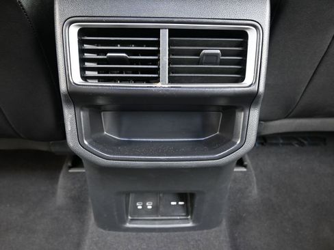 Certified 2025 Volkswagen Atlas Cross Sport SE image 17