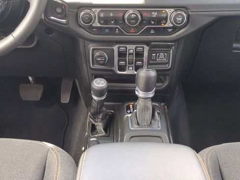 Used 2025 Jeep Wrangler Unlimited Sahara image 20