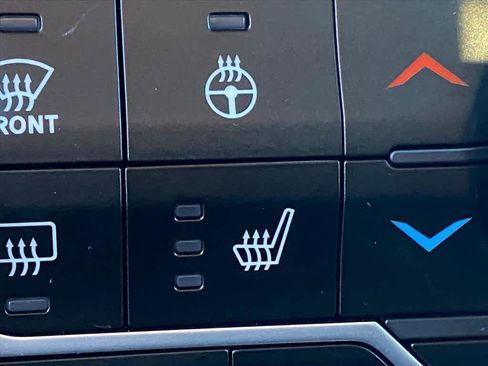 Used 2024 Jeep Wrangler Unlimited image 18