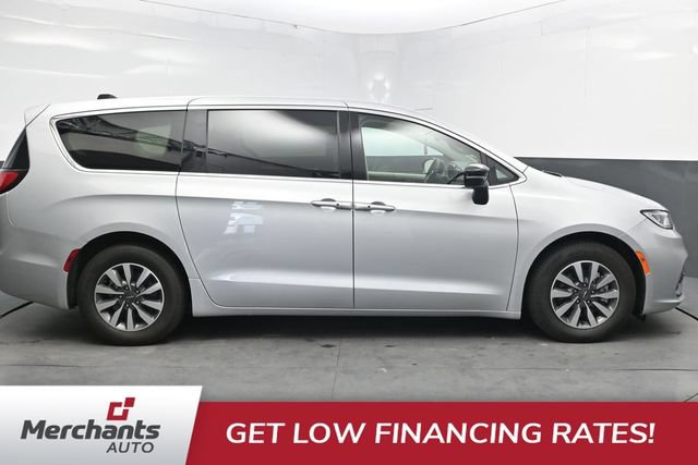 Used 2024 Chrysler Pacifica Limited FWD image 9