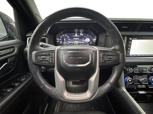 Used 2022 GMC Yukon Denali w/ Denali Premium Package image 14