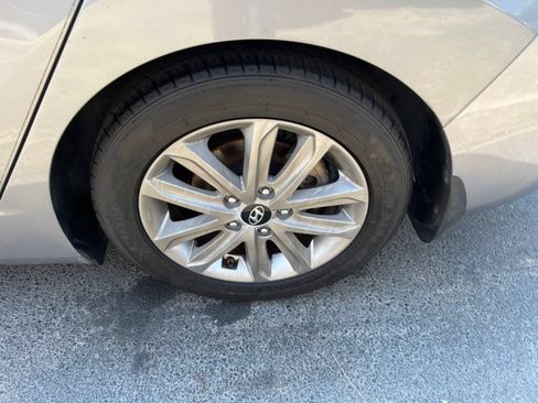 Used 2016 Hyundai Elantra SE w/ Option Group 02 FWD image 20