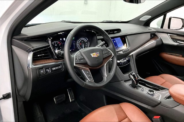 Used 2025 Cadillac XT5 Sportv w/ Technology Package AWD/4WD image 16