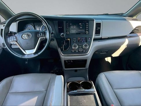 Used 2019 Toyota Sienna XLE FWD image 7