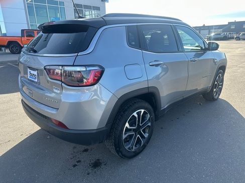 Used 2024 Jeep Compass Limited image 3