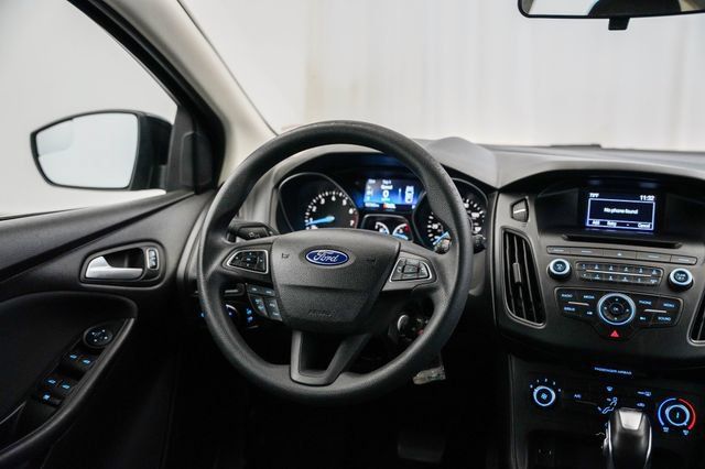 Used 2016 Ford Focus SE FWD image 4