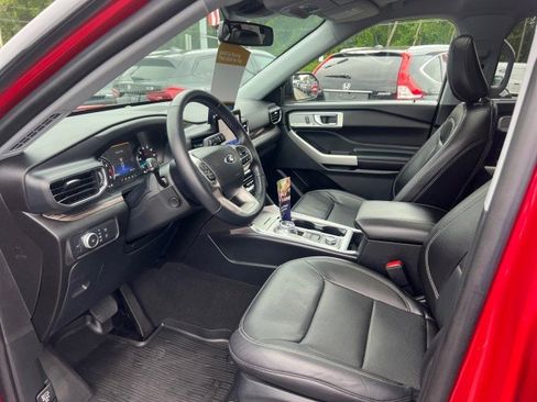 Certified 2022 Ford Explorer Limited w/ Equipment Group 301A image 7