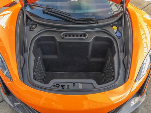 Used 2015 McLaren 650S Spider image 39