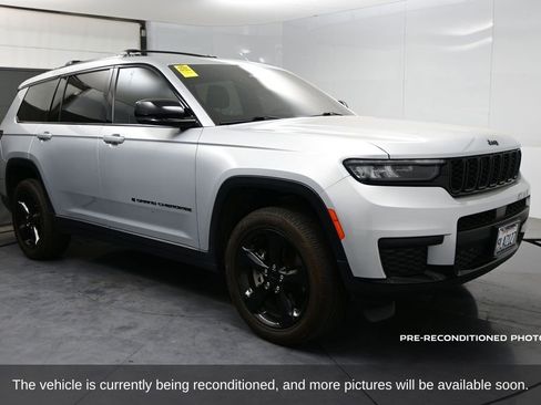 Used 2024 Jeep Grand Cherokee L Altitude AWD/4WD image 2