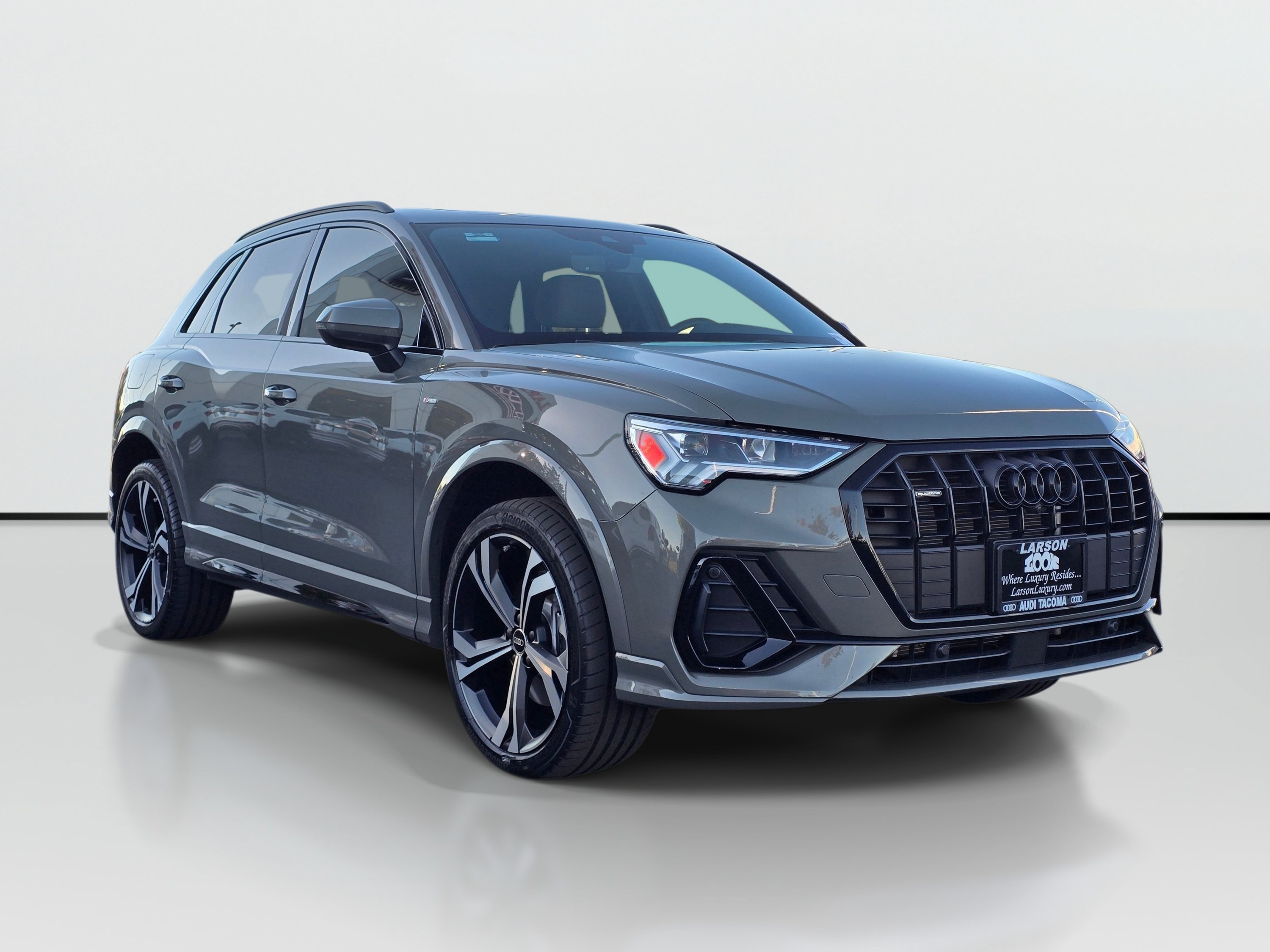 Used 2024 Audi Q3 2.0T Premium Plus w/ Premium Plus Package AWD/4WD image 8