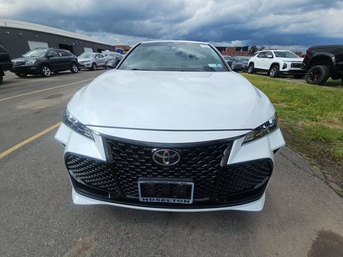 Used 2019 Toyota Avalon XSE w/ All Weather Liner Package FWD image 2