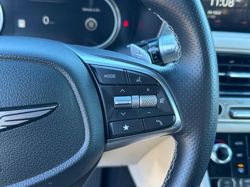 Used 2025 Genesis G70 2.5T image 22