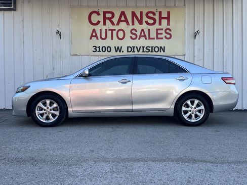 Used 2011 Toyota Camry LE image 3