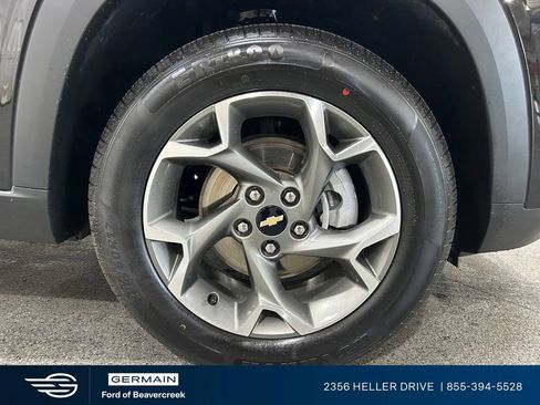 Used 2025 Chevrolet Trax LT FWD image 11