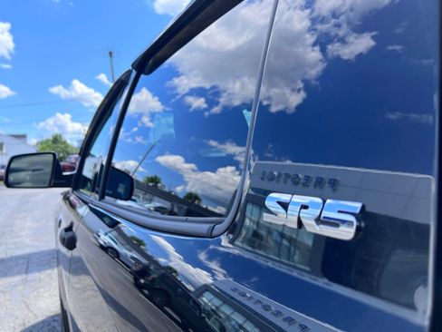 Used 2017 Toyota Tundra SR5 AWD/4WD image 6