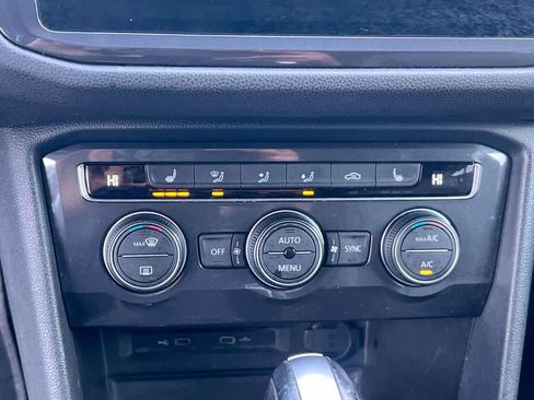 Used 2021 Volkswagen Tiguan SE image 19