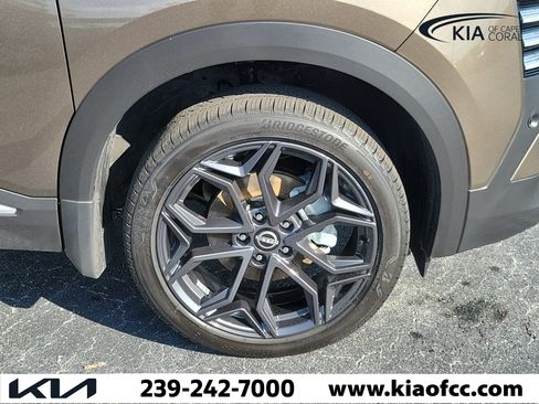 Used 2025 Nissan Kicks SR FWD image 7