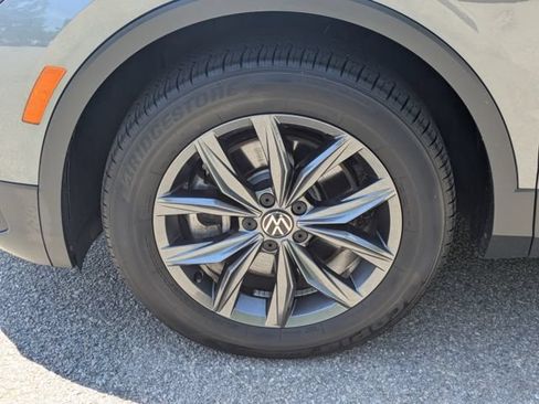 Used 2022 Volkswagen Tiguan SE AWD/4WD image 14