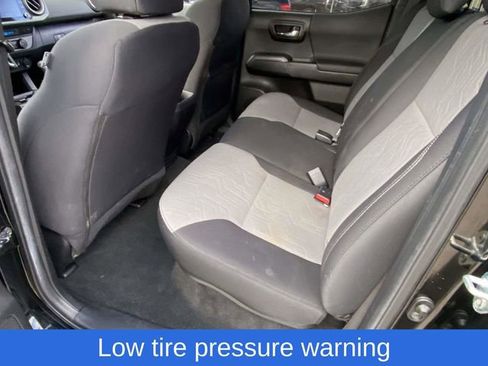 Used 2022 Toyota Tacoma TRD Off-Road image 10