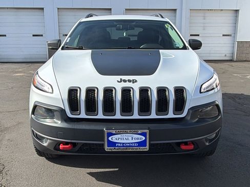 Used 2017 Jeep Cherokee Trailhawk image 8