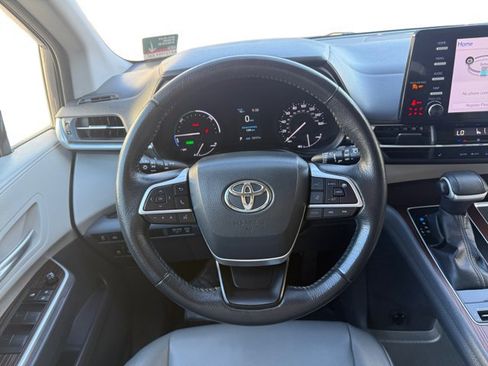 Used 2022 Toyota Sienna XLE FWD image 14