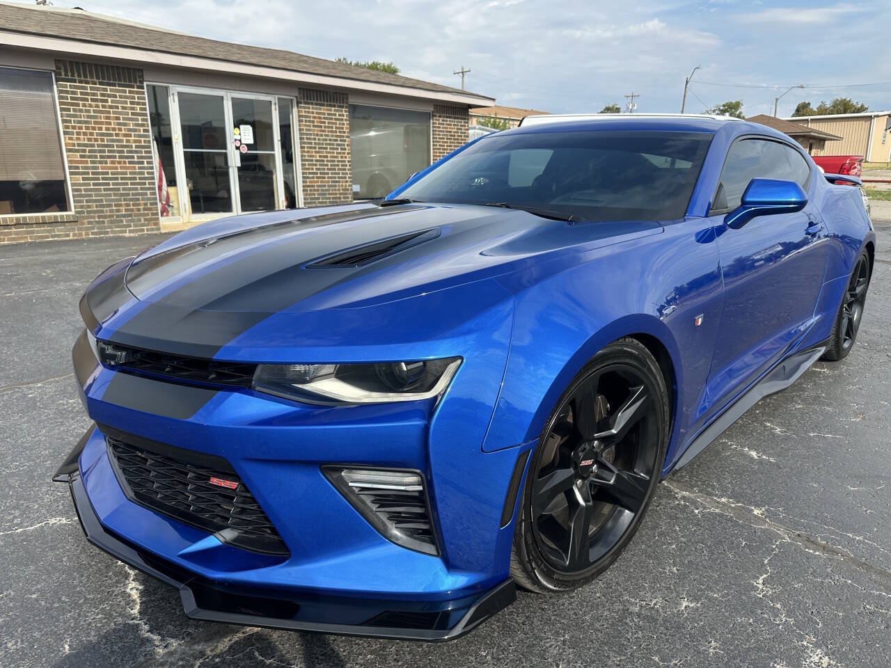 Used 2017 Chevrolet Camaro SS RWD image 3