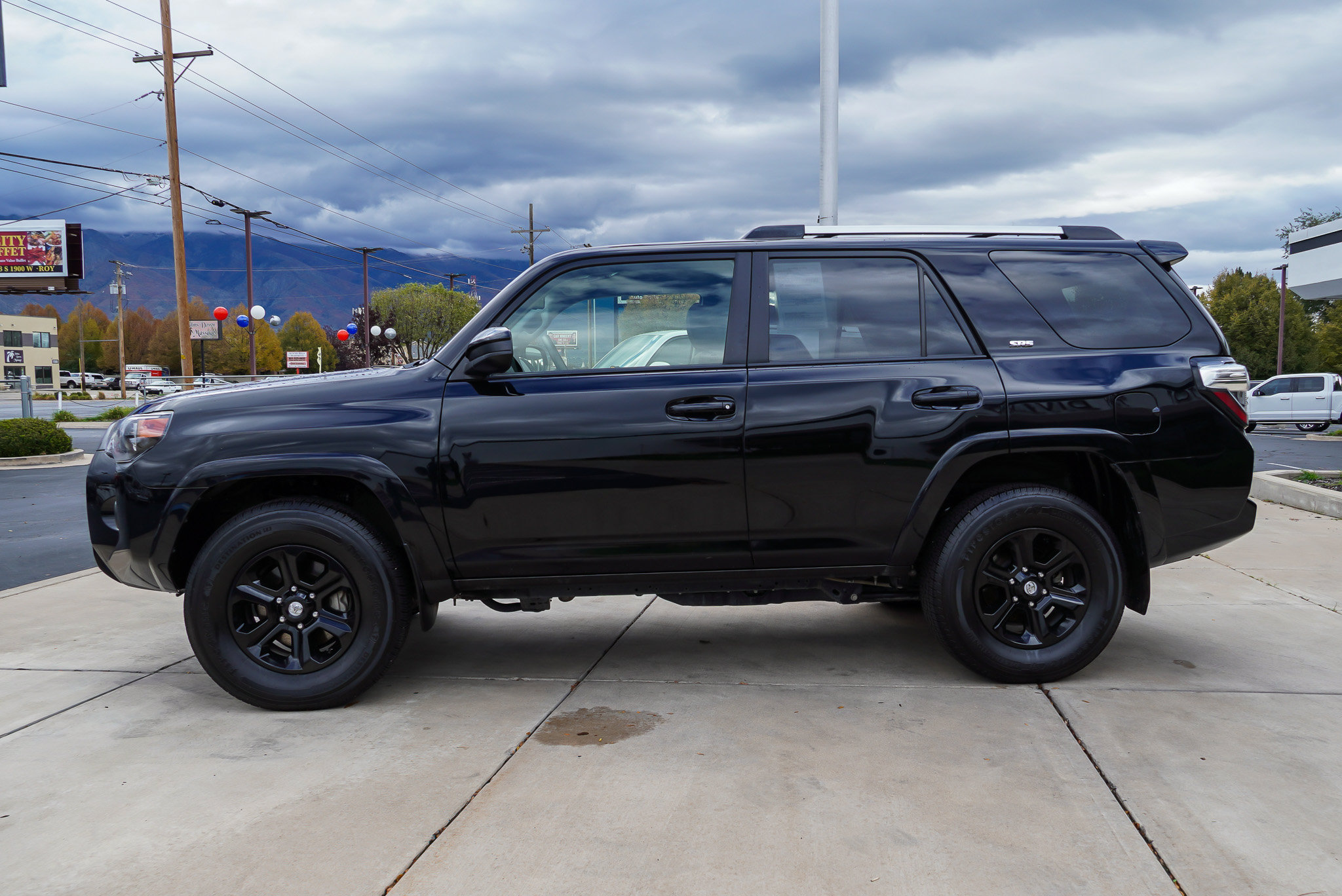 Used 2024 Toyota 4Runner SR5 AWD/4WD image 5