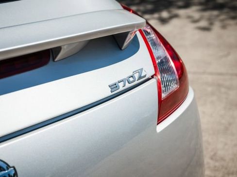 Used 2009 Nissan 370Z Touring w/ Sport Pkg image 30