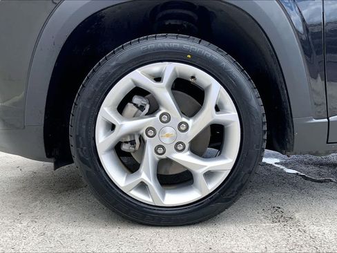 Used 2024 Chevrolet Trax LS w/ LS Convenience Package FWD image 8