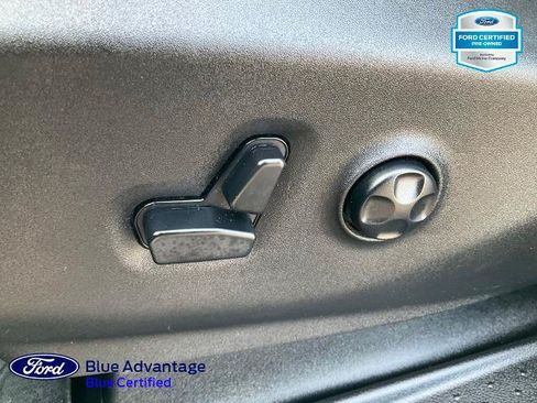 Used 2020 Chrysler Pacifica Touring-L FWD image 18