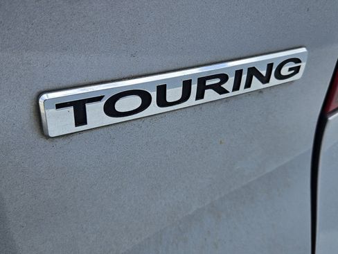 Used 2019 Honda Pilot Touring image 6