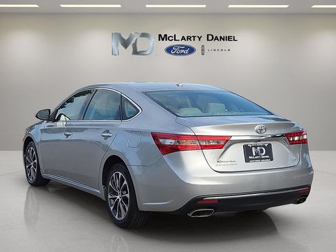 Used 2018 Toyota Avalon XLE Premium FWD image 4