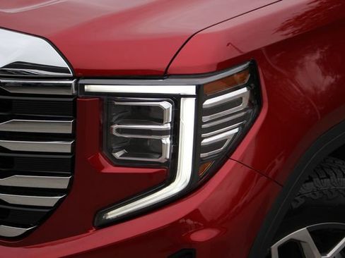 Used 2024 GMC Sierra 1500 SLT image 2