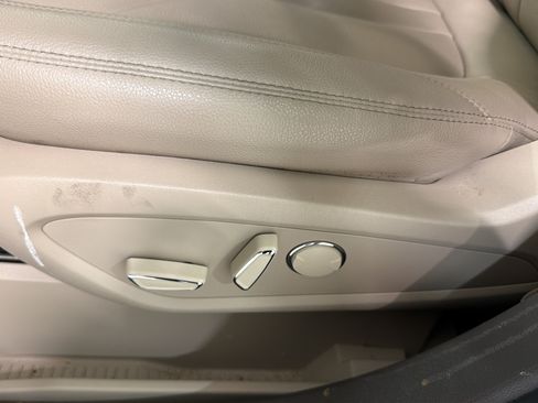 Used 2023 Lincoln Nautilus FWD w/ Premium Package image 10