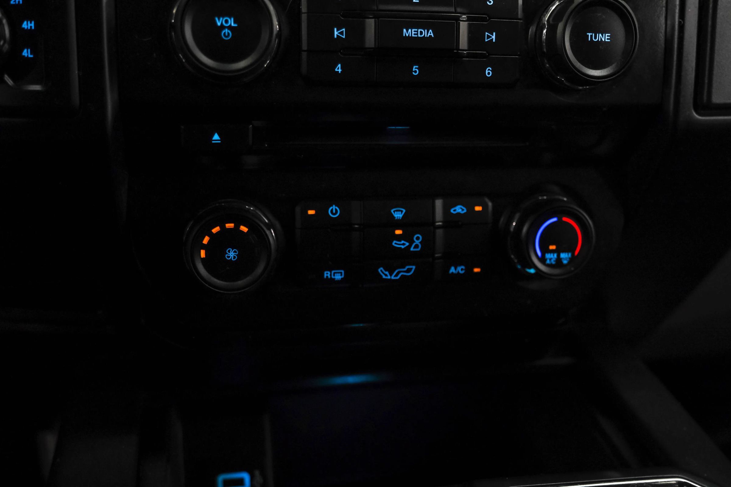 Used 2017 Ford F150 XL w/ Equipment Group 101A Mid AWD/4WD image 23