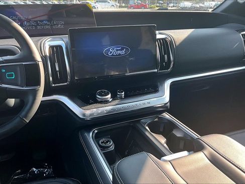 New 2027 Ford Expedition Platinum w/ Stealth Appearance Package AWD/4WD image 7