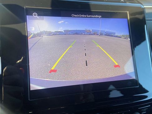 Used 2023 Jeep Grand Cherokee L Laredo image 15