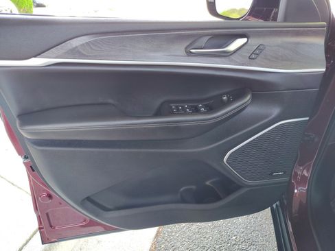 Used 2024 Jeep Grand Cherokee L Limited image 22