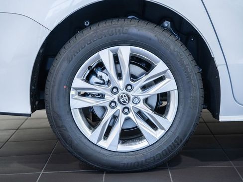 New 2026 Toyota Sienna XLE AWD/4WD image 19