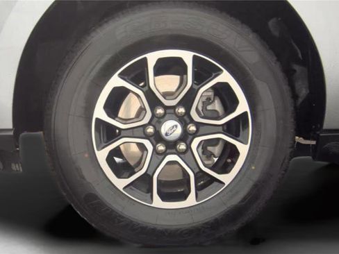 Used 2024 Ford Expedition Max XLT image 18