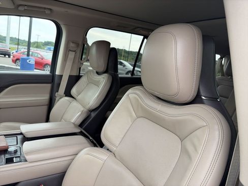 Used 2024 Lincoln Navigator L Reserve w/ Monochromatic Package AWD/4WD image 11