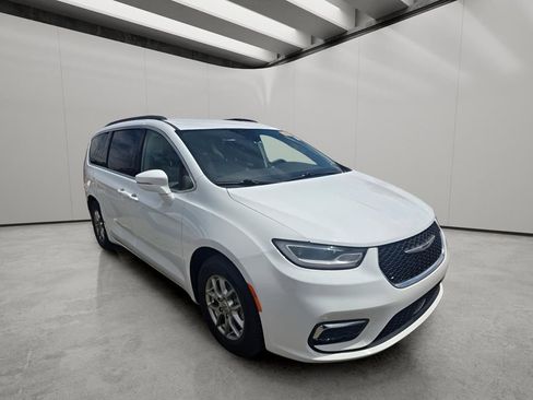 Used 2021 Chrysler Pacifica Touring FWD image 10