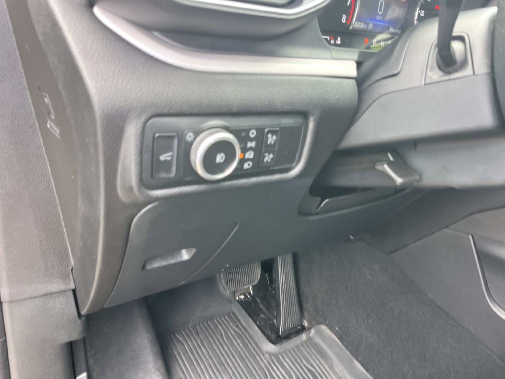 Used 2024 Ford Explorer XLT w/ Equipment Group 202A AWD/4WD image 39