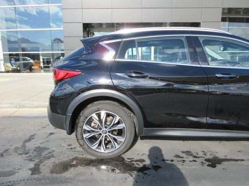 Used 2018 INFINITI QX30 AWD w/ Pro Assist Package image 12