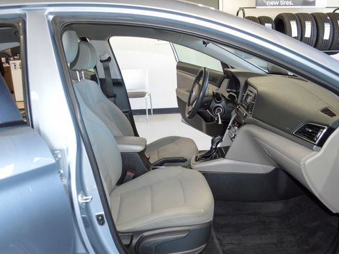 Used 2017 Hyundai Elantra SE FWD image 9