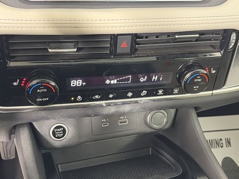 Used 2021 Nissan Rogue SV w/ Premium Package image 22