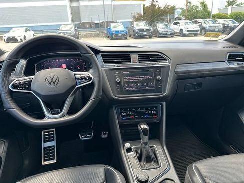 Certified 2022 Volkswagen Tiguan SEL R-Line AWD/4WD image 16