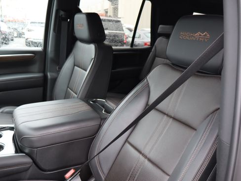 Used 2025 Chevrolet Tahoe High Country AWD/4WD image 21