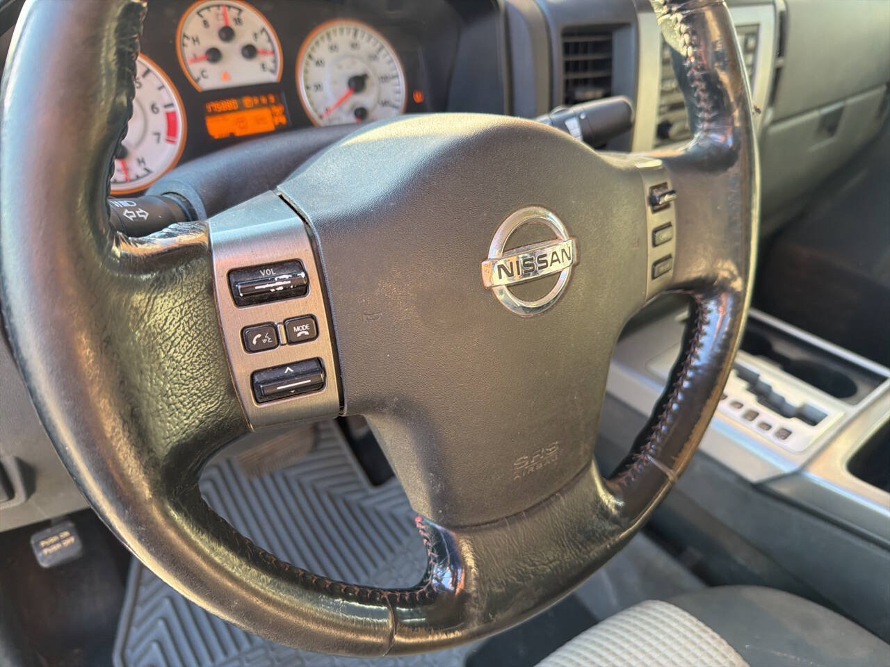 Used 2011 Nissan Titan PRO-4X AWD/4WD image 12