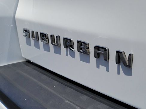 Used 2016 Chevrolet Suburban LT RWD image 29